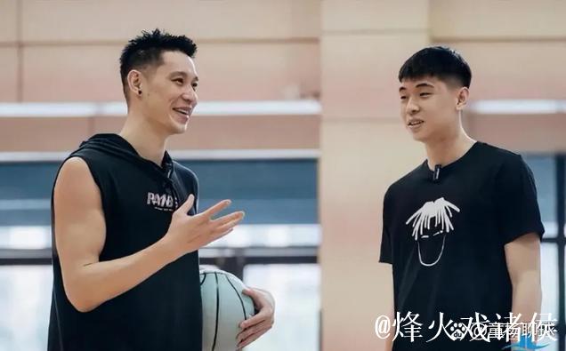 林书豪激励崔永熙:训练中需更加努力 林书豪激励崔永熙:训练中需更加努力