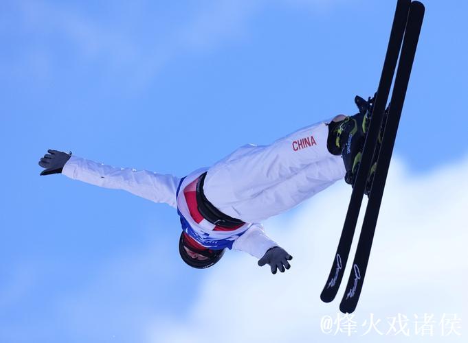 惊喜不断保持冷静 中国空中技巧队全力备战米兰 惊喜不断保持冷静 中国空中技巧队全力备战米兰