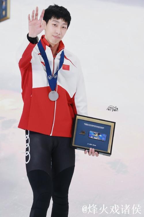 短道速滑世界杯男子5000米接力 中国队夺得银牌 短道速滑世界杯男子5000米接力 中国队夺得银牌